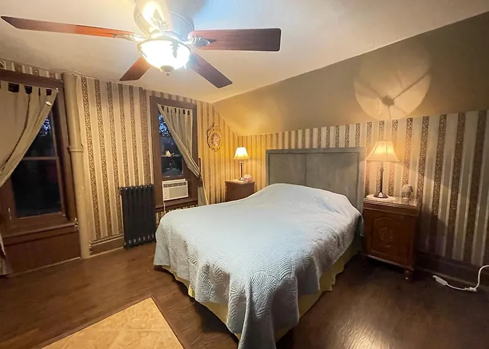 The Red Star Room D